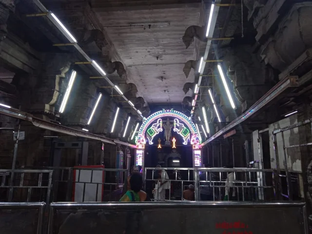 உள் மண்டபத்திற்குச் செல்லும் வழி