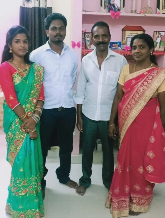 குடும்பத்தினருடன் மெர்சி, அப்பு