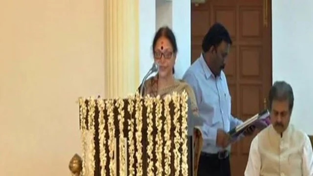 ஷீலா ப்ரியா பதவி ஏற்ற போது..