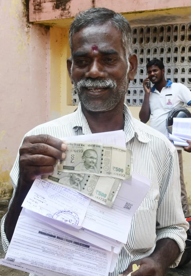 லஞ்ச பணத்தைத் திரும்ப பெற்ற முதியவர் தங்கராஜ்