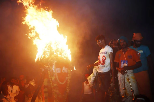 மலை மீது ஏற்றபட்ட மகா தீபம்