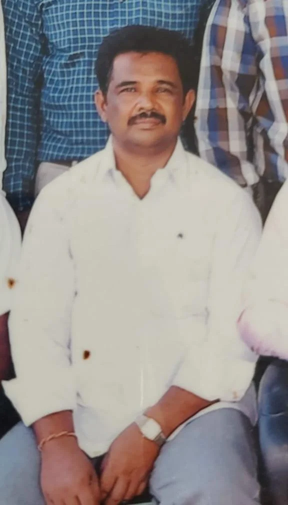 ஆசிரியர் ரவி