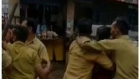 இளைஞரைத் தாக்கியதாக வெளியான காட்சிகள்
