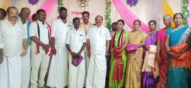 கடம்பூர் ராஜுவுடன் வேட்பாளர்கள்