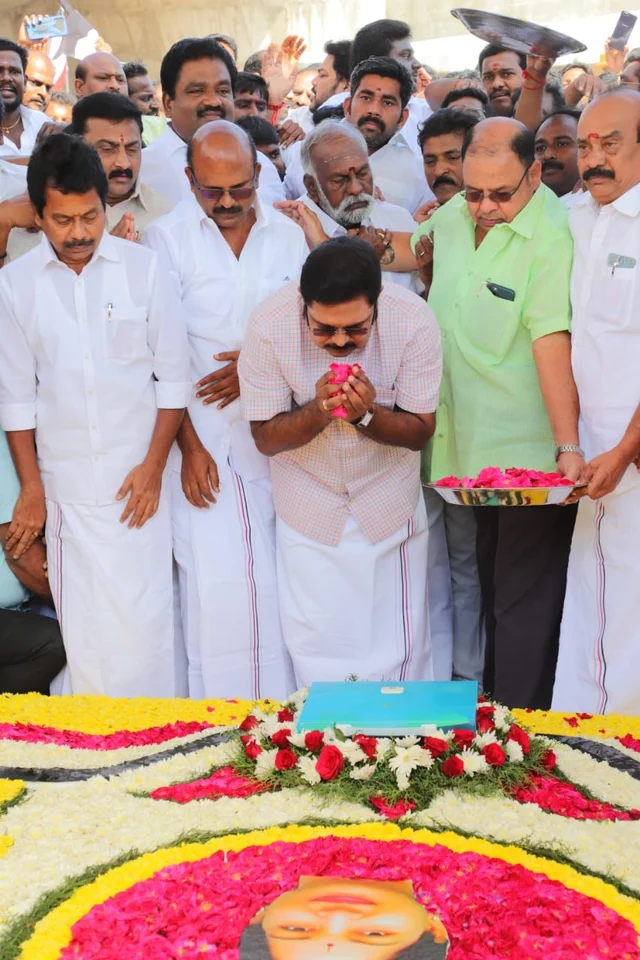 தினகரன்
