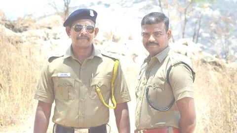கைதுசெய்யப்பட்ட போலி சி.பி.ஐ அதிகாரிகள்