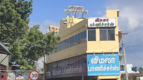 முன்னாள் எம்.எல்.ஏ. ராஜனின் பர்னிச்சர் கடை