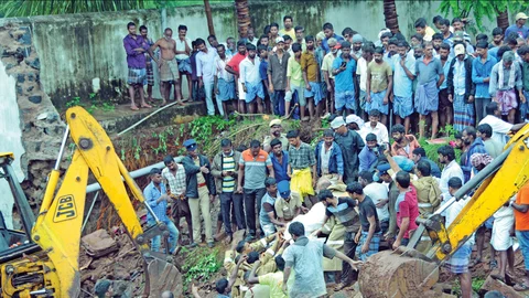 மீட்புப்பணியில்...
