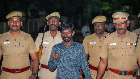 போலீஸ் கஸ்டடியில் திருவாரூர் முருகன்