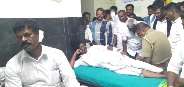 தி.மு.க-அ.தி.மு.க-விடையே நடந்த கோஷ்டி மோதல்