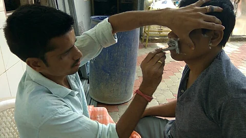 சவரம் செய்யும் பிரேம்சந்த்