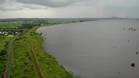பரந்து விரிந்து கிடக்கும் மானுர் பெரியகுளம்