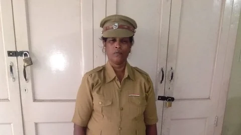 போலீஸ் இன்ஸ்பெக்டராக நடித்த பெண்