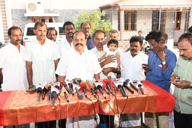 அமைச்சர் கடம்பூர் ராஜு