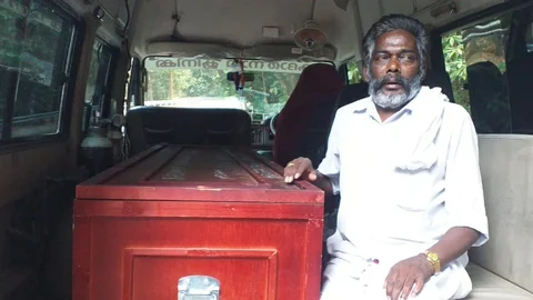 மகன் ராஜ்குமார் உடலுடன் தந்தை