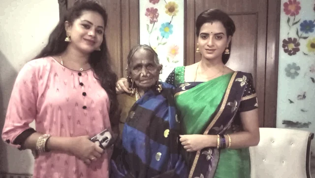 நாயகிகளுடன் சீனி பாட்டி