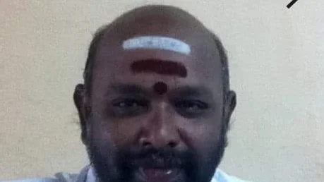 ஓ.பி.எஸ் உதவியாளர் அழகு சுப்பிரமணியம்.