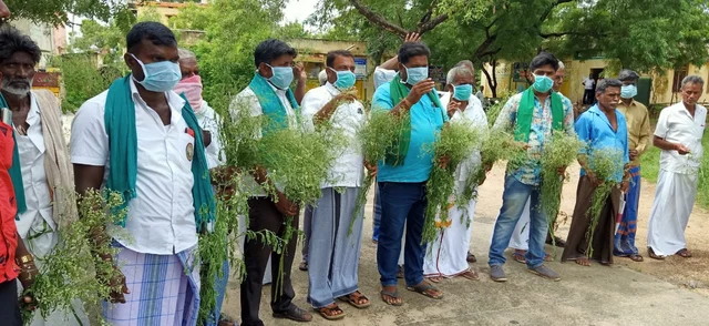 ஆர்ப்பாட்டத்தில் விவசாயிகள்