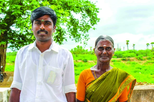 தனது தாயாருடன் அருண்