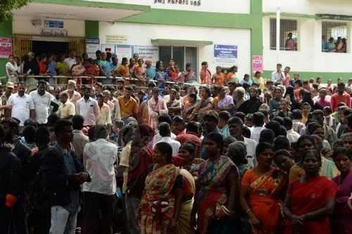 உறவினர்களைப் பறி கொடுத்து தவித்த மக்கள்