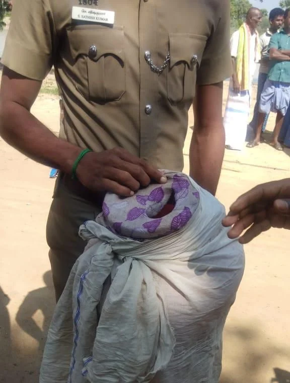 தேர்தல் வாக்குப்பெட்டியாக பயன்படுத்தப்பட்ட பானை