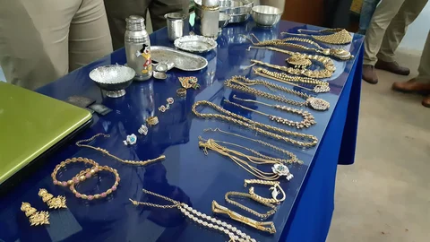 மீட்கப்பட்ட நகைகள்