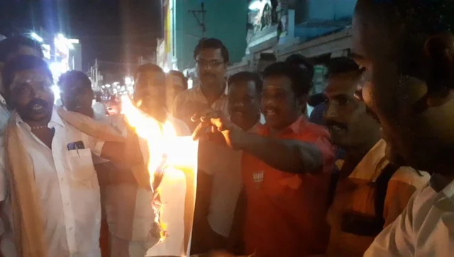 உருவப்படத்தை எரிக்கும் பா.ஜ.கவினர்
