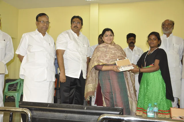 குஷ்பு, கோபண்ணாவுடன் `ராயபுரம்' மனோ