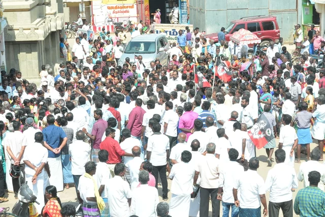 திரண்ட தொண்டர்கள்