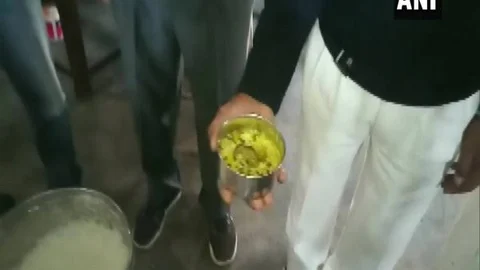 மதிய உணவில் எலி