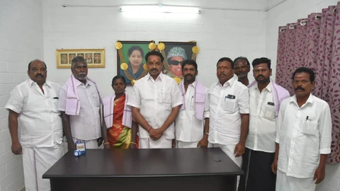 அ.தி.மு.க தாவிய அ.ம.மு.க வேட்பாளர்கள்