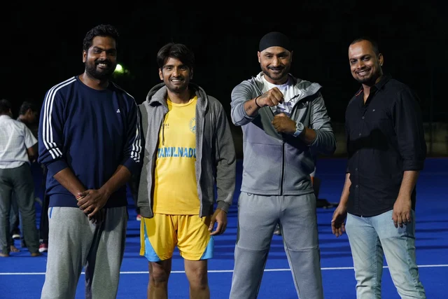 `டிக்கிலோனா' டீம்