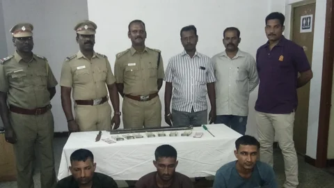 கொள்ளை வழக்கில் சிக்கியவர்கள்