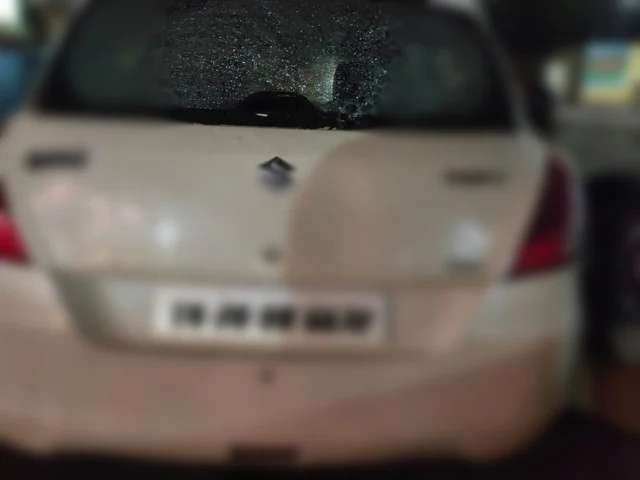 சேதமடைந்த கார்