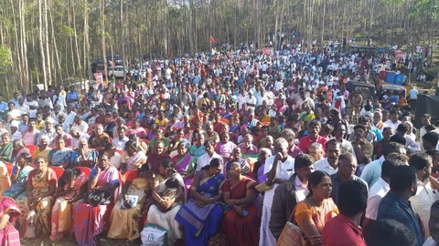 தேயிலைத் தோட்டத் தொழிலாளர்கள்