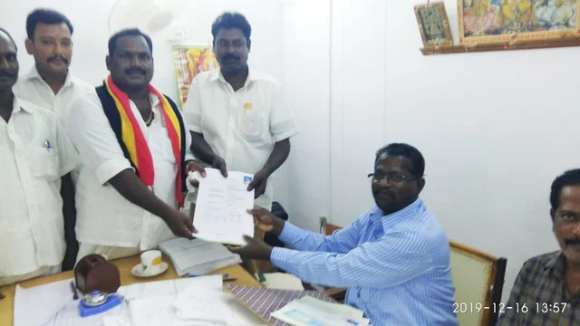 வேட்பு மனு தாக்கல் செய்யும் ரஜினிகாந்த்