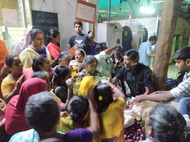 குறைந்த விலையில் வெங்காயம் விற்பனை