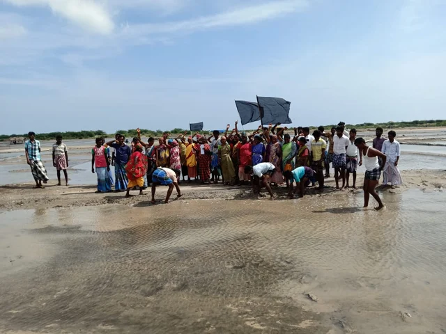 உப்பளத்தில் போராட்டம்
