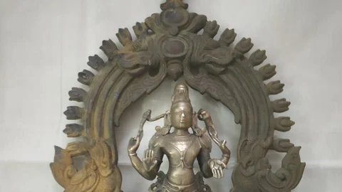 மீட்கப்பட்ட ஐம்பொன் மஹாதேவர் சிலை
