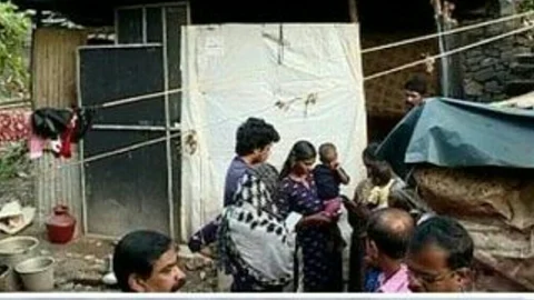 அதிகாரிகளிடம் குழந்தைகளை ஒப்படைத்த தாய்