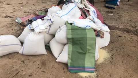 மழை நிவாரணப் பொருள்கள்