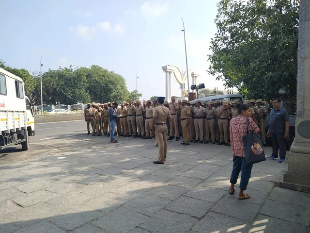 சென்னைப் பல்கலைக்கழகத்தில் குவிக்கப்பட்டுள்ள காவல்துறை