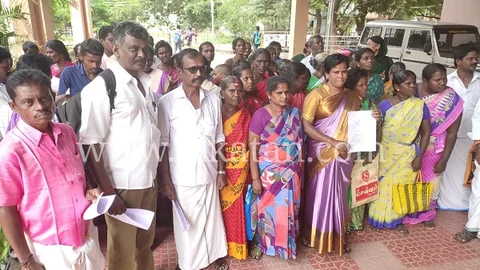 சாதிச் சான்றிதழ் வழங்குமாறு மனு அளித்த மக்கள்