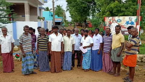 கே.குமாரபுரம் கிராம மக்கள்