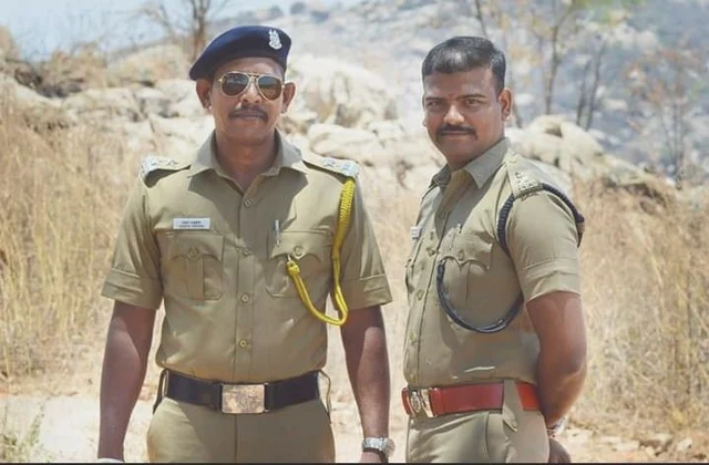 கைதுசெய்யப்பட்ட போலி சி.பி.ஐ அதிகாரிகள்