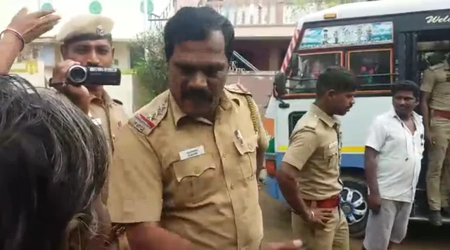 பெண்கள்-காவல்அதிகாரி வாக்குவாதம்
