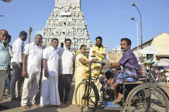 நோட்டீஸ் விநியோகித்த ஹரிகிருஷ்ணன், சரண்யா