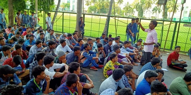 சென்னை புதுக்கல்லூரி மாணவர்கள் போராட்டம்