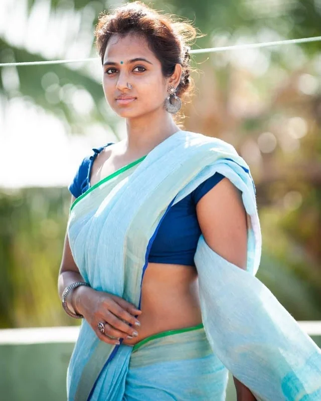 'மொட்டை மாடி' ரம்யா பாண்டியன்