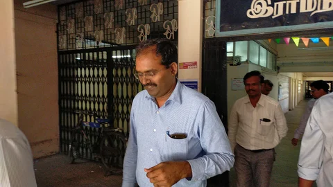 டிஎன்பிஎஸ்சி செயலாளர் நந்தகுமார்.